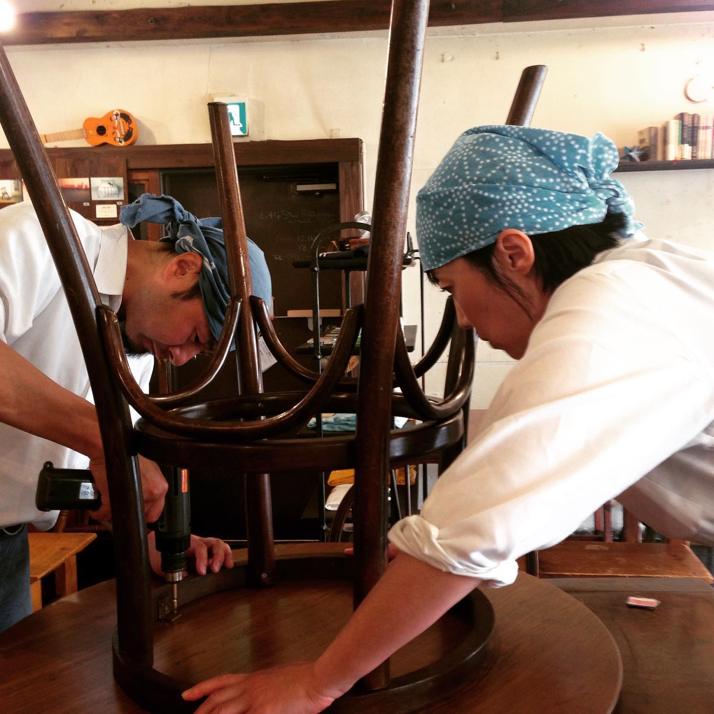 ランチ後、okayanとニッシーによる共同作業により綺生まれ変わったお席ございます！どこでしょう。今までの席も味があったけれど、新しくなるといいもんですね。(うめ)