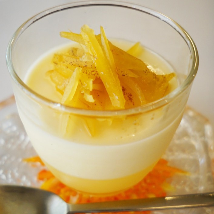 さてと今夜から季節のデザートは七夕恒例の「カルピスゼリー」！今回は金平糖ではなく、先日来の自家製小夏マーマレイドトッピング！七夕当日の7月7日（日）まで！お見逃しなく！（お）