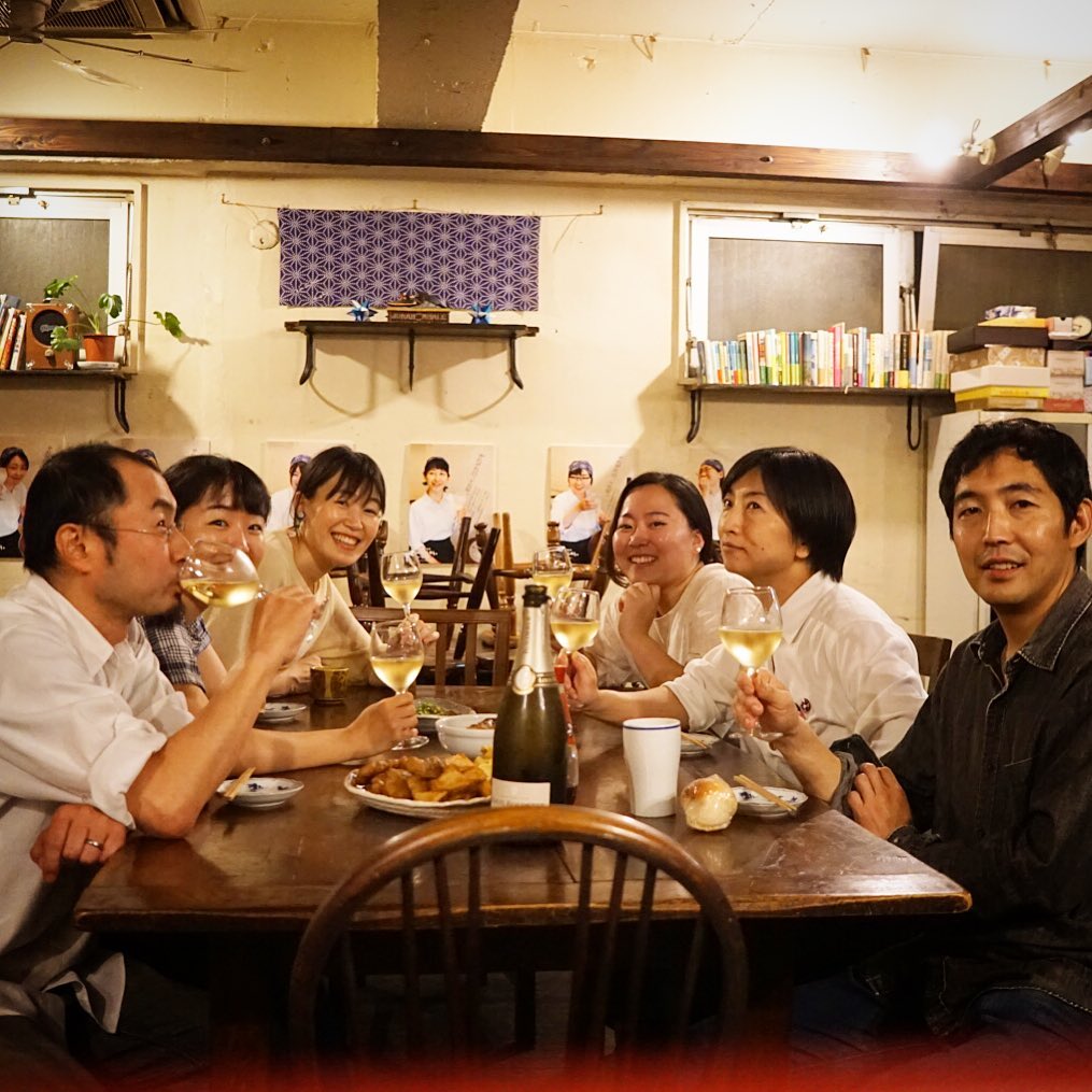 あー、さてと周年記念ウィーク
は続くよ！と、先週末の仕事上がりは20代の新パダワン二人にこの幸せな週末を感じてもらえてヨカッタなと、えぇ、若いみなさんの可能性がまたひとつの希望…16年目は新しいスタッフとのスタート！よろしくお願いしますね！（お）