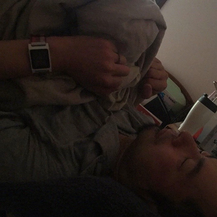 あー、今日明日と当店毎月恒例の月イチ連休をいただいております…って、店長でツレアイのミヤザキ曰く、なんだかかわいいポーズで寝てたよと（苦笑）あー、すっかりしっかり寝坊で休日はスタート（笑）。よろしくお願いします（お）