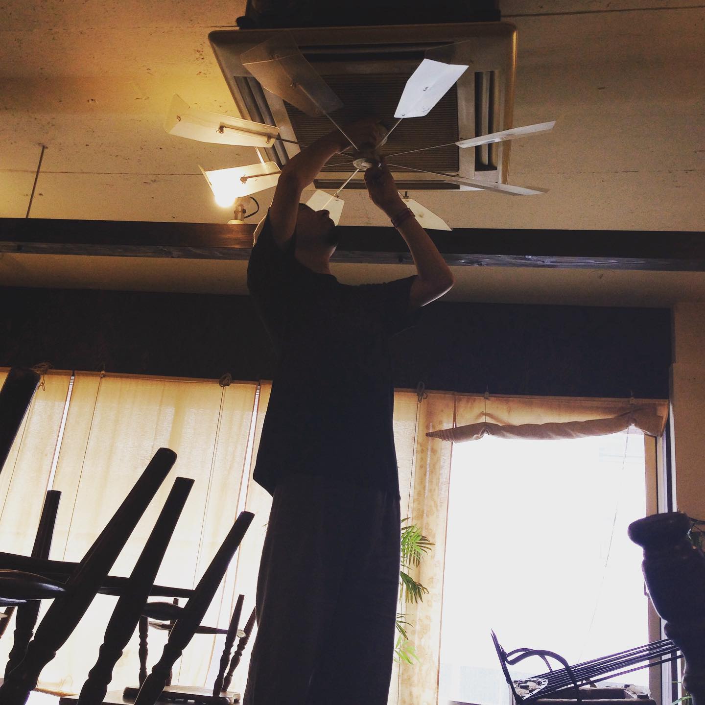 夏本番を前に空調のフィルター交換と掃除。今日のokayan朝の一手間。これでクーラーの効きが変わってくるんですね。
皆様、ご来店お待ちしてます♫(うめ)