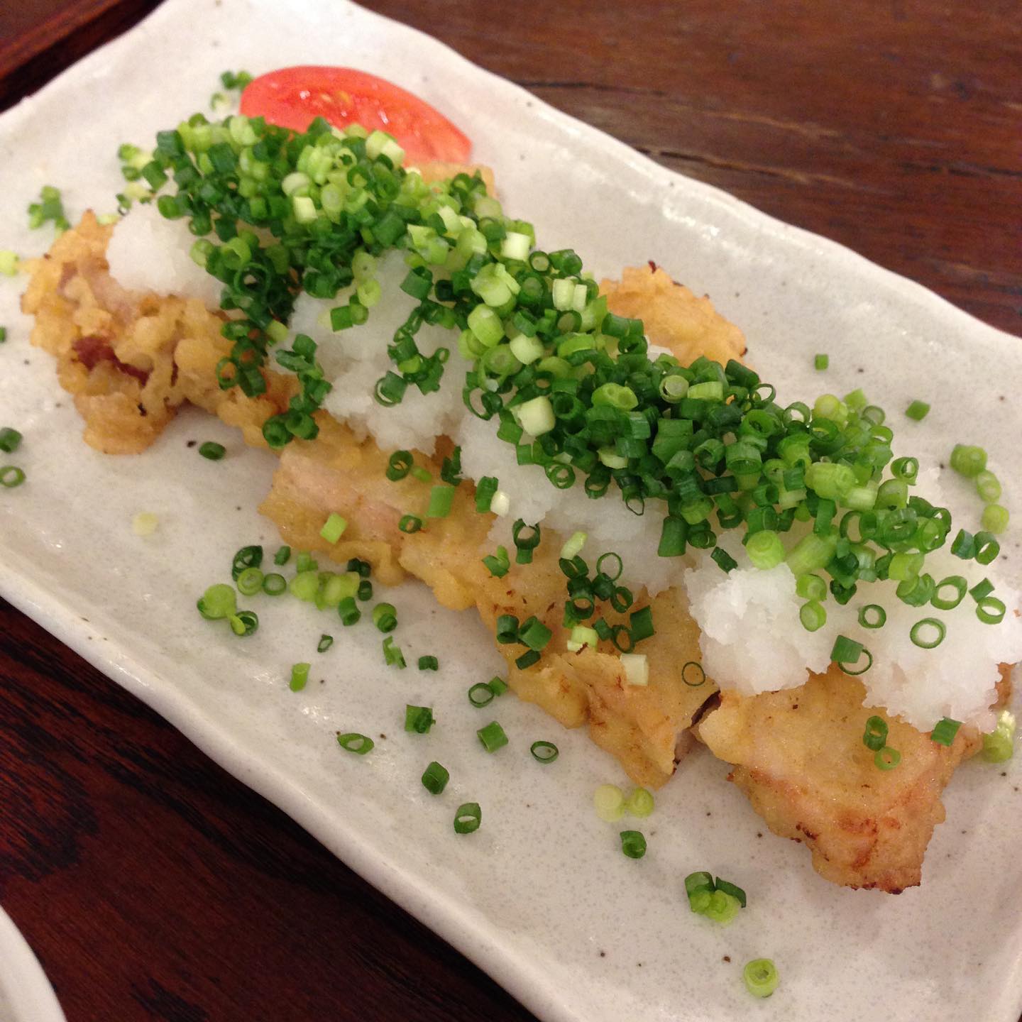 今日のまかないは「ねぎとん定食」です。
小・中学校は明日から2学期が始まりますね。
お母さん方、夏休みお疲れ様でした。(い)