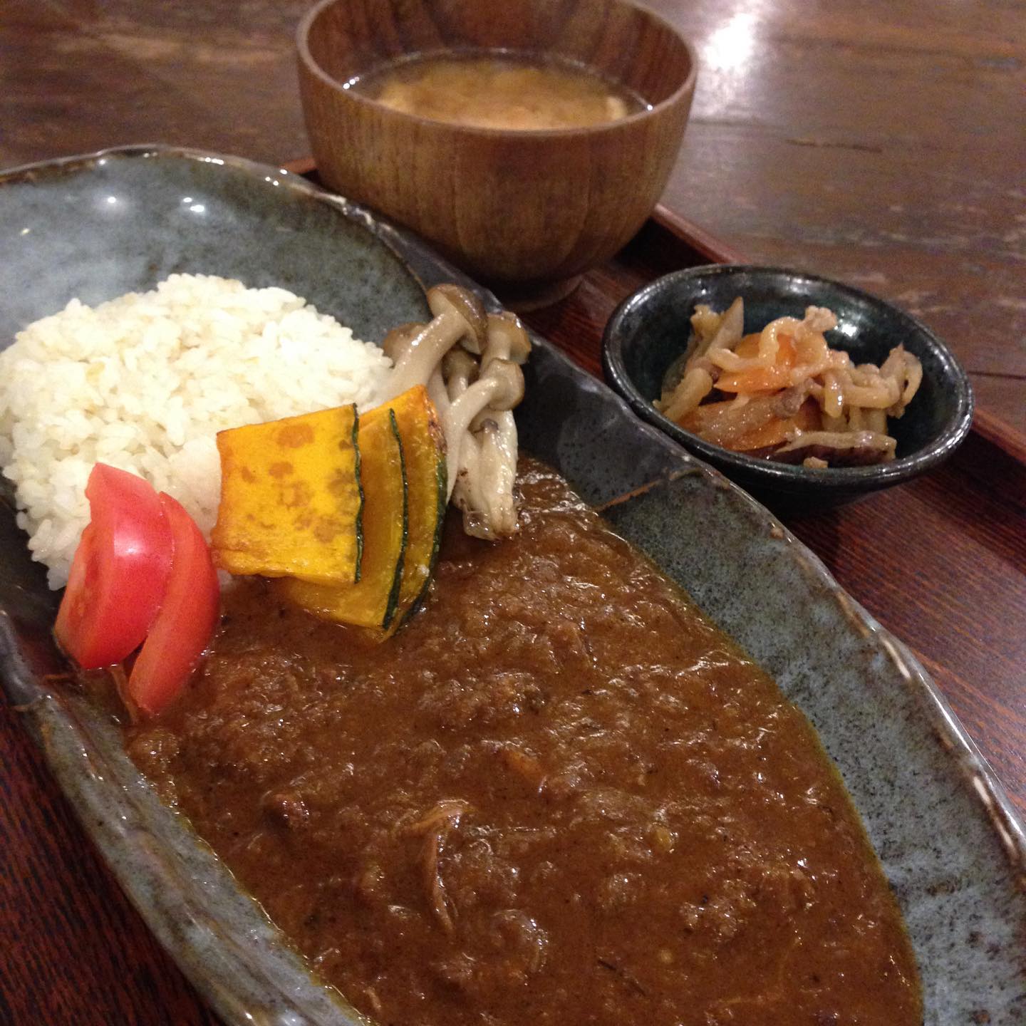 あけましておめでとうございます。
新年最初のまかないは「チキンカレー」
明日から学校も始まりますね。お母さん方、冬休みお疲れ様でした。
2020年も頑張りましょう！(い)