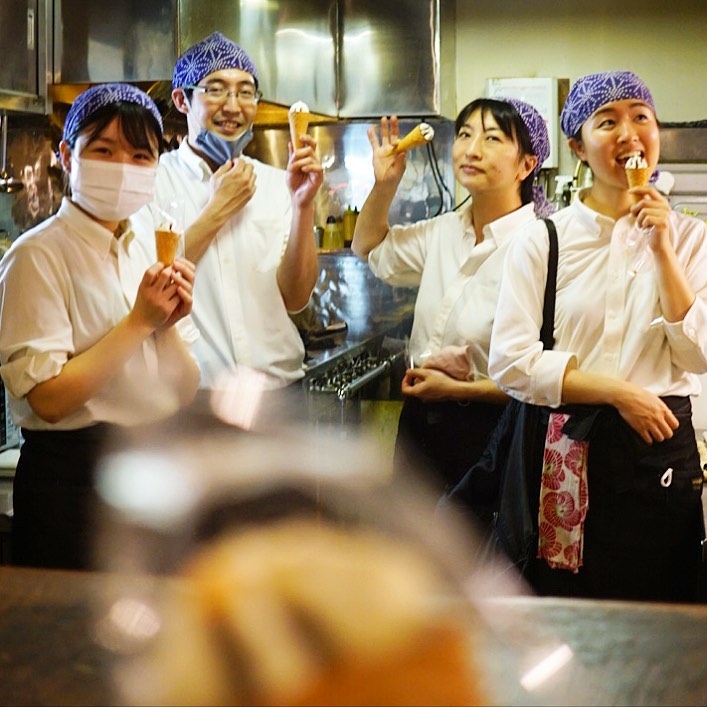 さてとGWも初日の土曜日！とめちゃくちゃ忙しかったわけでもないけどがんばったね！と閉店後はまだこれから片付けもあるけどひとまずお疲れさまのアイスもイイネッ！（笑）（お）