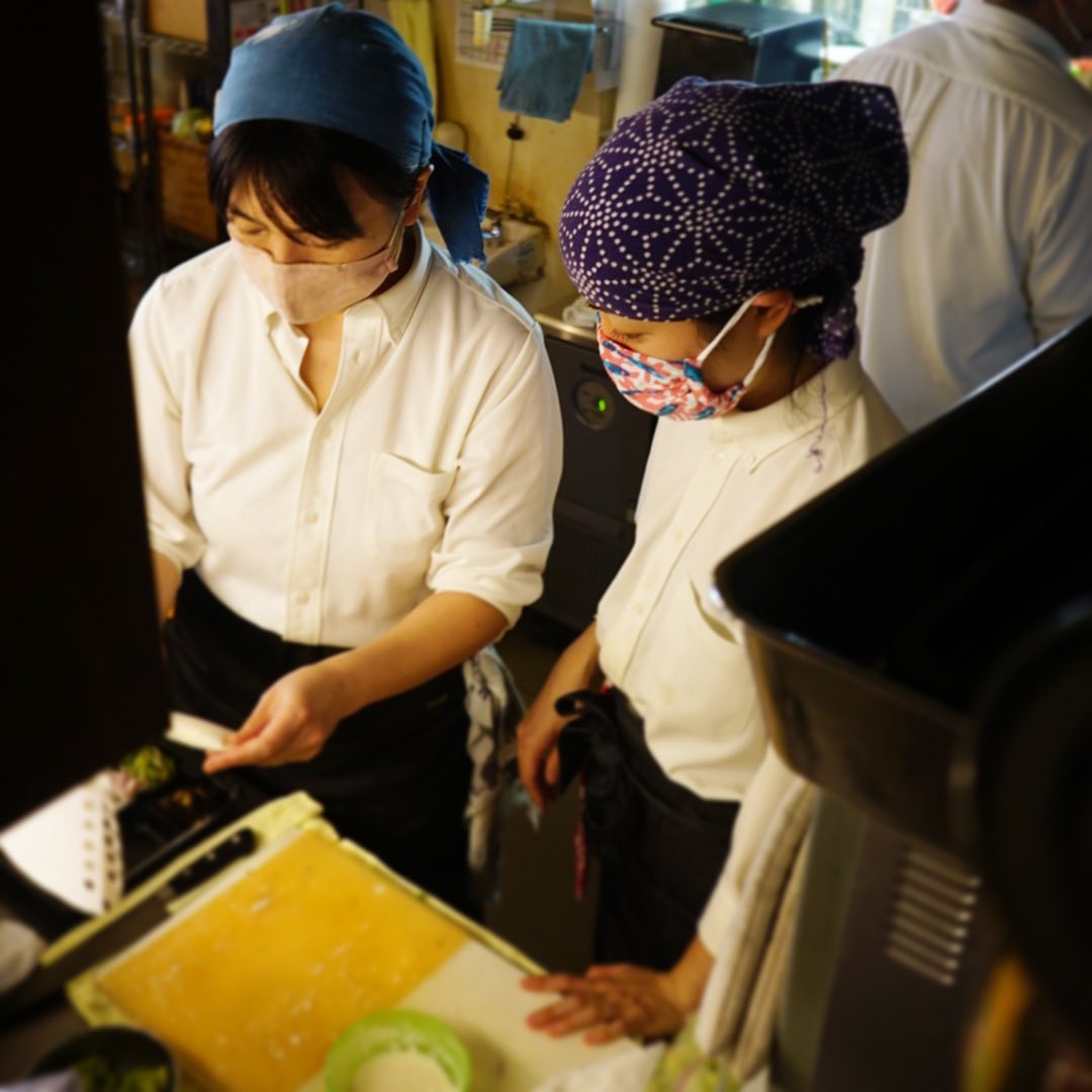 さてと日曜日…隠し撮り的激写？とお昼の部、はじまってます（お）