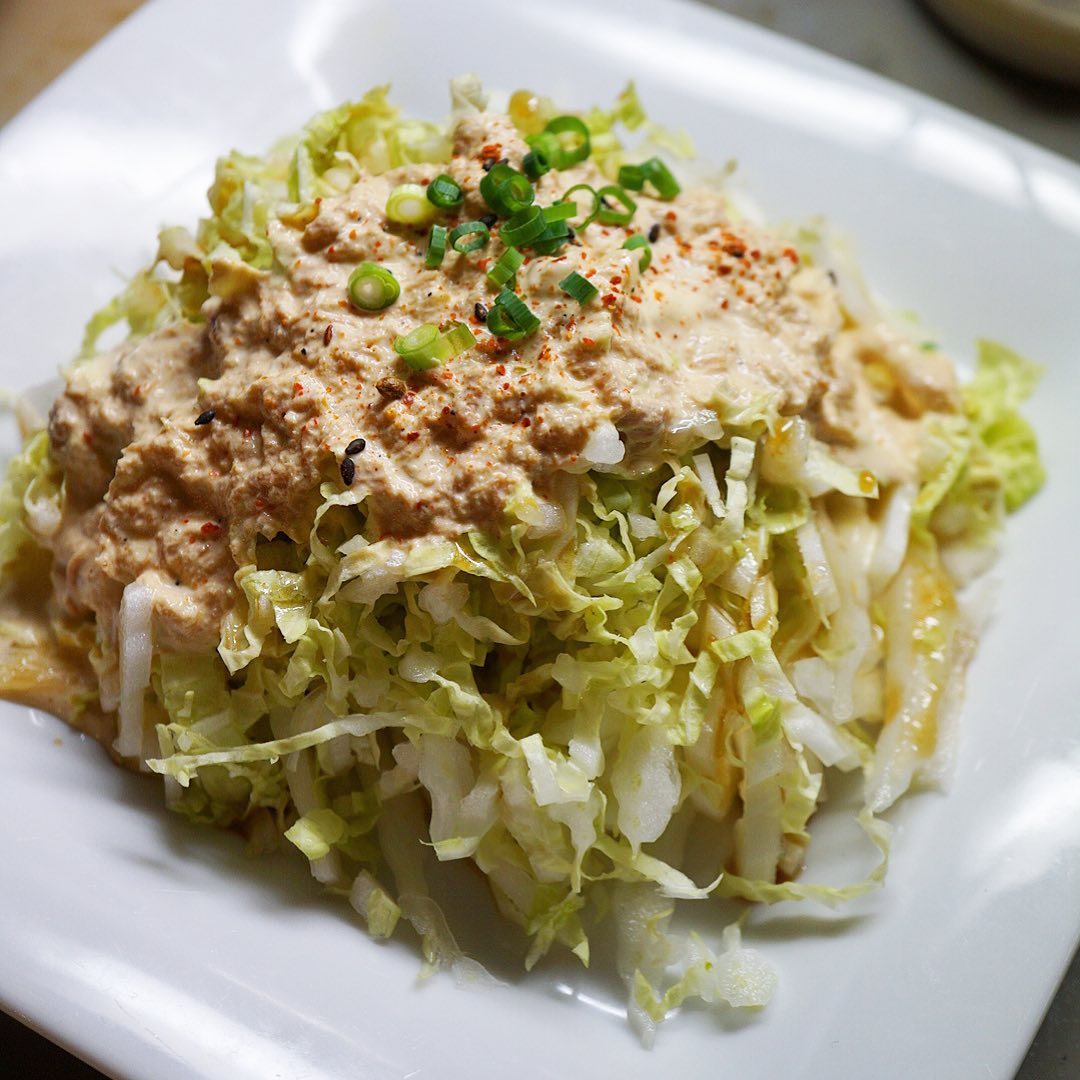 今季初登場！「白菜のシャキシャキサラダ」！人気の冬のサラダは白菜がみずみずしくおいしくなったら登場な訳で、いや、だからもう今時おいしい訳さ！（笑）ツナマヨドレッシングで！（お）