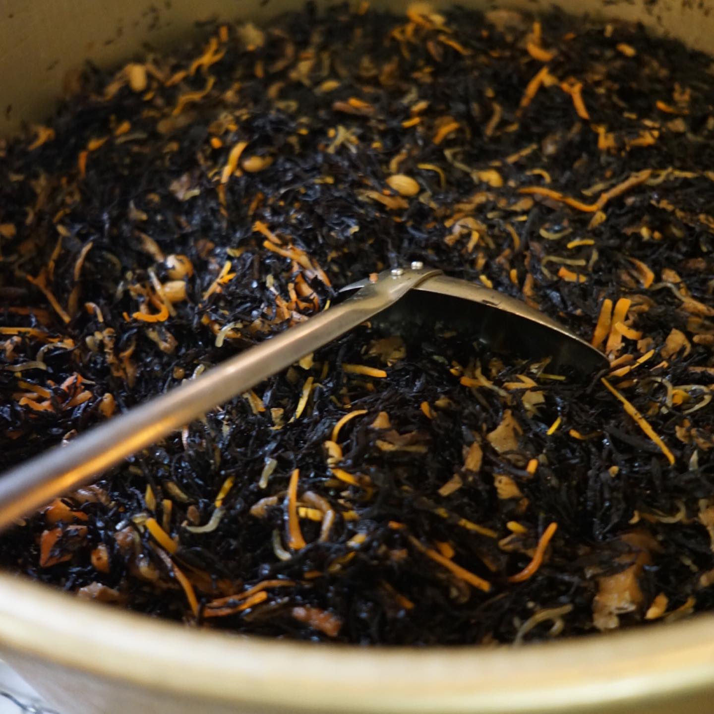 さてと当店も遅ればせながら明日8日は緊急事態宣言発令初日に新年初営業！と（苦笑）、今日はあれこれ仕込みもしつつ、時短の心づもりもしつつ、今年もそろそろはじまるよっ！よろしくお願いします（お）