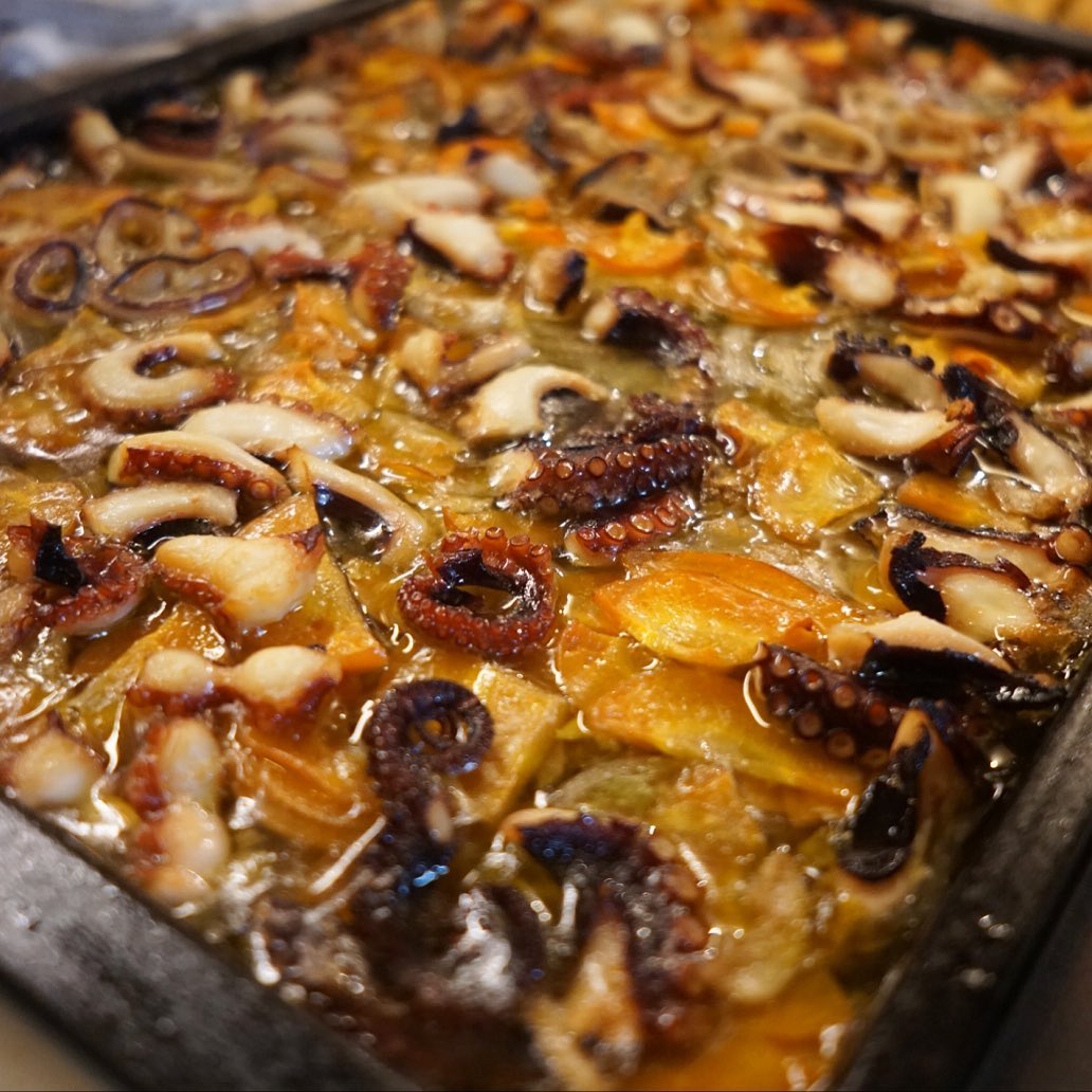 よーし！タコが焼けたぞー！いい匂いだぞー（笑）もちろん昨夜先にじゃがいもをアップした「バレンタインちょこもり」は「タコとじゃがいも、香味野菜のグリル」ですたい！お