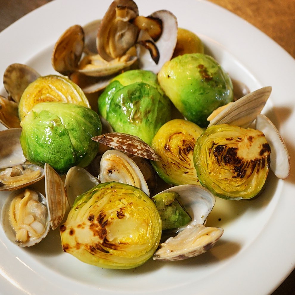 さてとココントコ人気急上昇は芽キャベツのエチュベ！今週はあさりと合わせてさらにおいしさアップがうれしいねっ！あぁ、そろそろワタクシもたべたいな！（あさり大好き！…笑）プリーズ！（お）