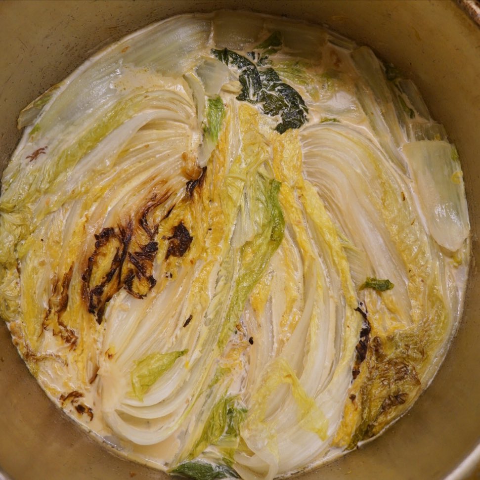 大鍋に〜白菜とエビのクリーム煮が出来てるぞ〜！おいしいんだぞ〜い！（笑）（お）