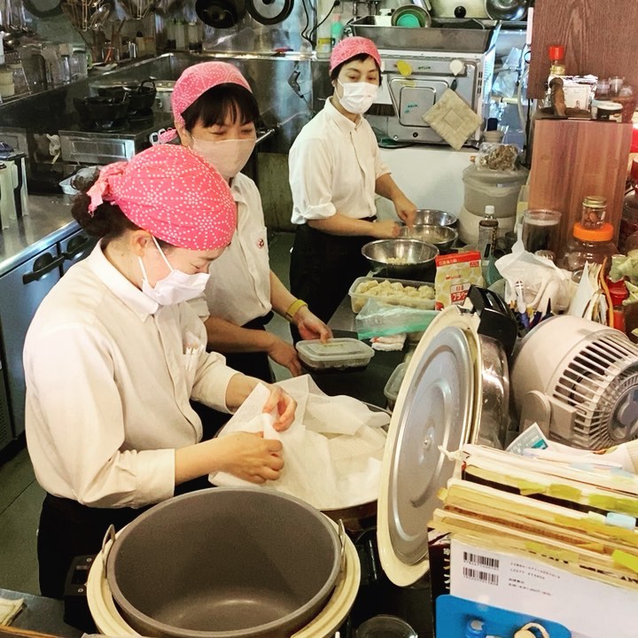 昨日導入は助っ人キッチンのクロコに教えてもらった「炊飯ネット」！これが驚嘆するほど便利すぎて…なんで今まで知らなかったのだ！と地団駄踏んで悔しいくらいと（苦笑）。二日目の今日はウメさん初チャレンジの一部始終をどうぞ！（笑…音を出した方がオモロイよ！）（お）