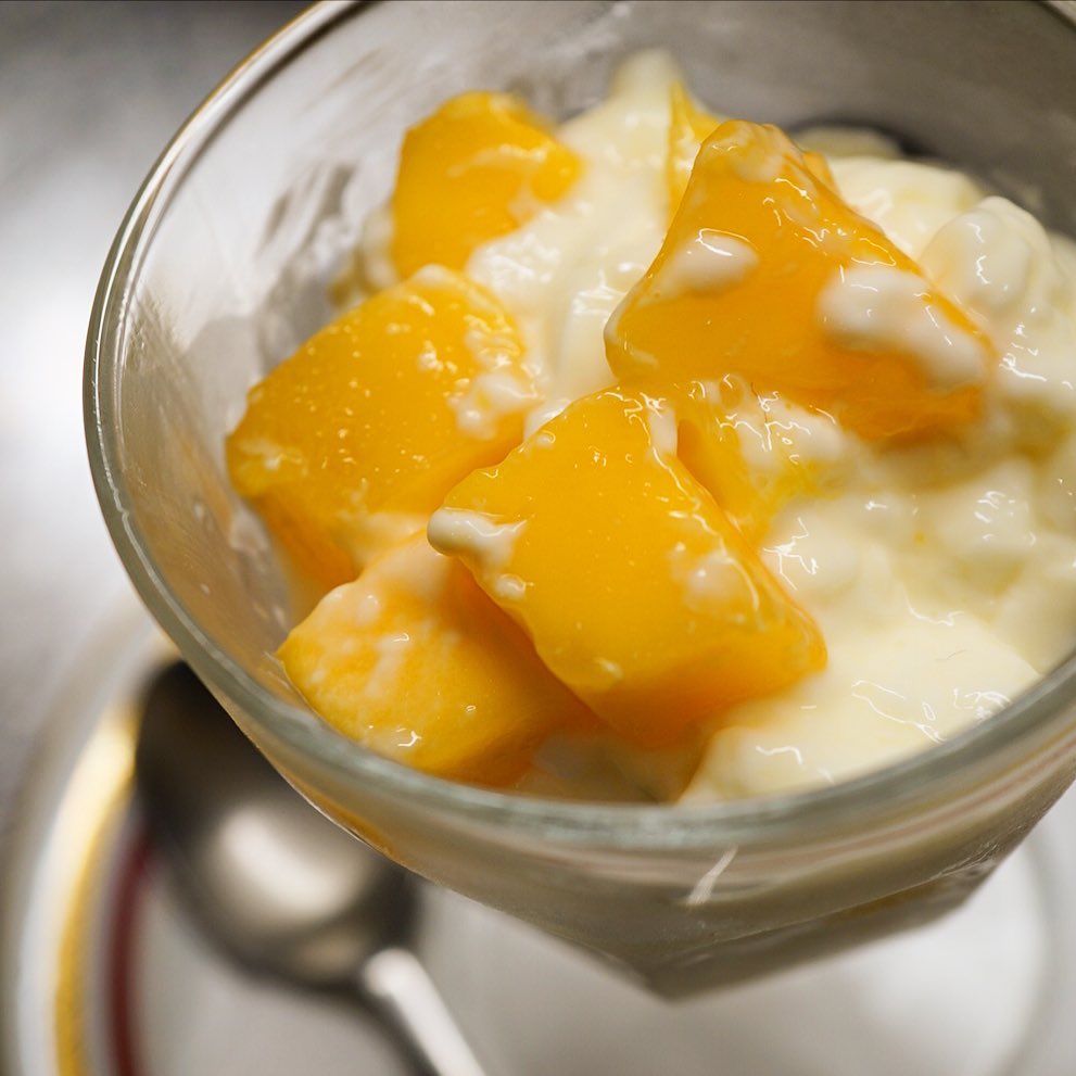 しっかし暑いよねぇと（苦笑）今週から季節のデザートは「マンゴープリン」！沖縄直送の完熟マンゴーでもちろんこいけ菓子店謹製！ひんやり濃厚な甘みはまさに南国の味覚！お見逃しなく〜！（お）