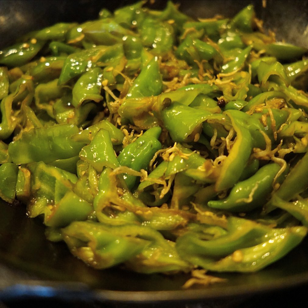 さらに夏野菜は甘長とうがらしとじゃこも山椒醤油でじゃじゃっと炒めてつまみにもヨシ、ごはんの供にもヨシ！（お）