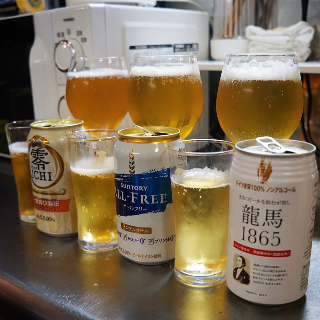 一週間の仕事上がりは日曜閉店後、いやいやまだまだ禁酒暗黒時代が続きますねと（苦笑）、買ってきた国産ノンアルビール３種で当店おなじみ「ミックスフルーツ酢（ノンアル）ビール」はどうだろう？と試飲してみるも………あぁ、やっぱりこれなら出さない方がいいか？と（苦笑）、なかなかうまくはいかないもんですね、えぇ（笑…スミマセン）（お）