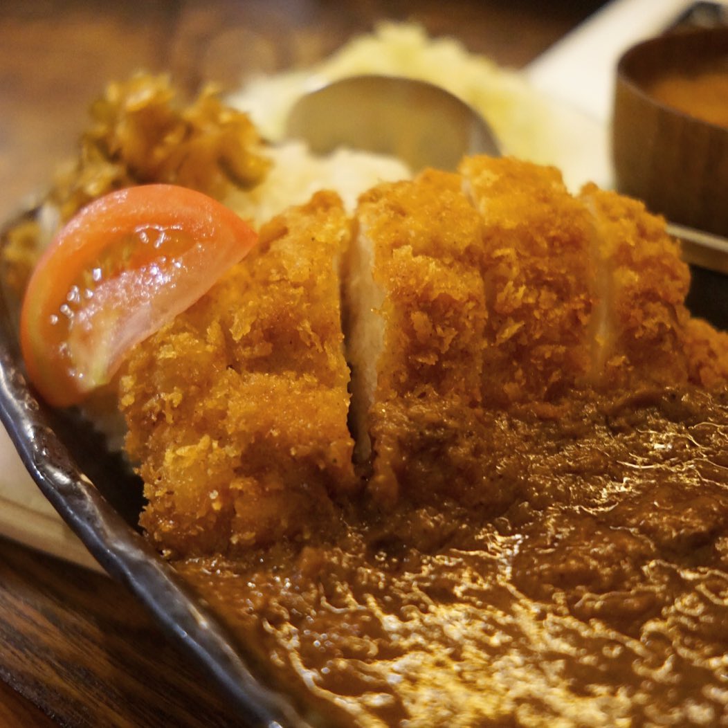 あぁ、この夏は最後の最後の最終日にワタクシの賄いにもようやく登場！は念願の「カツカレー」！（ヨカッタ！…笑）…って、今日は光回線工事で休日出勤中なのですが、全然工事来ないんですけど（苦笑）（お）