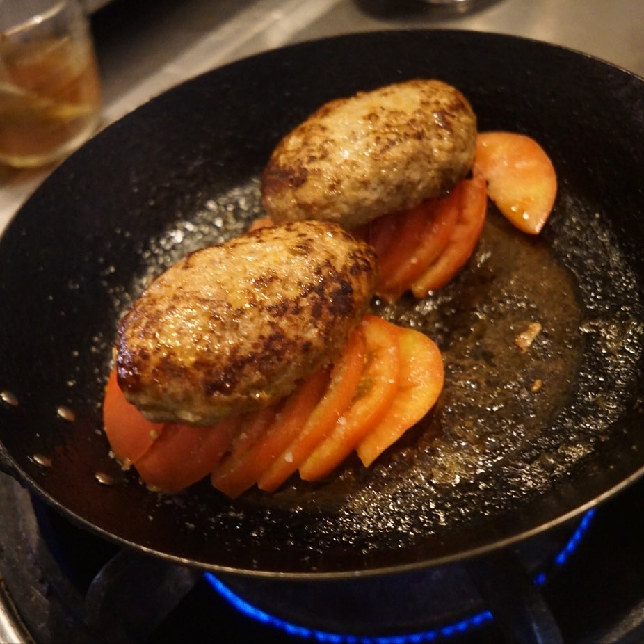 お昼時は夏のスペシャル「フレッシュトマトのハンバーグ」はこの夏今日で最後！まだ間に合うよっ！（お）