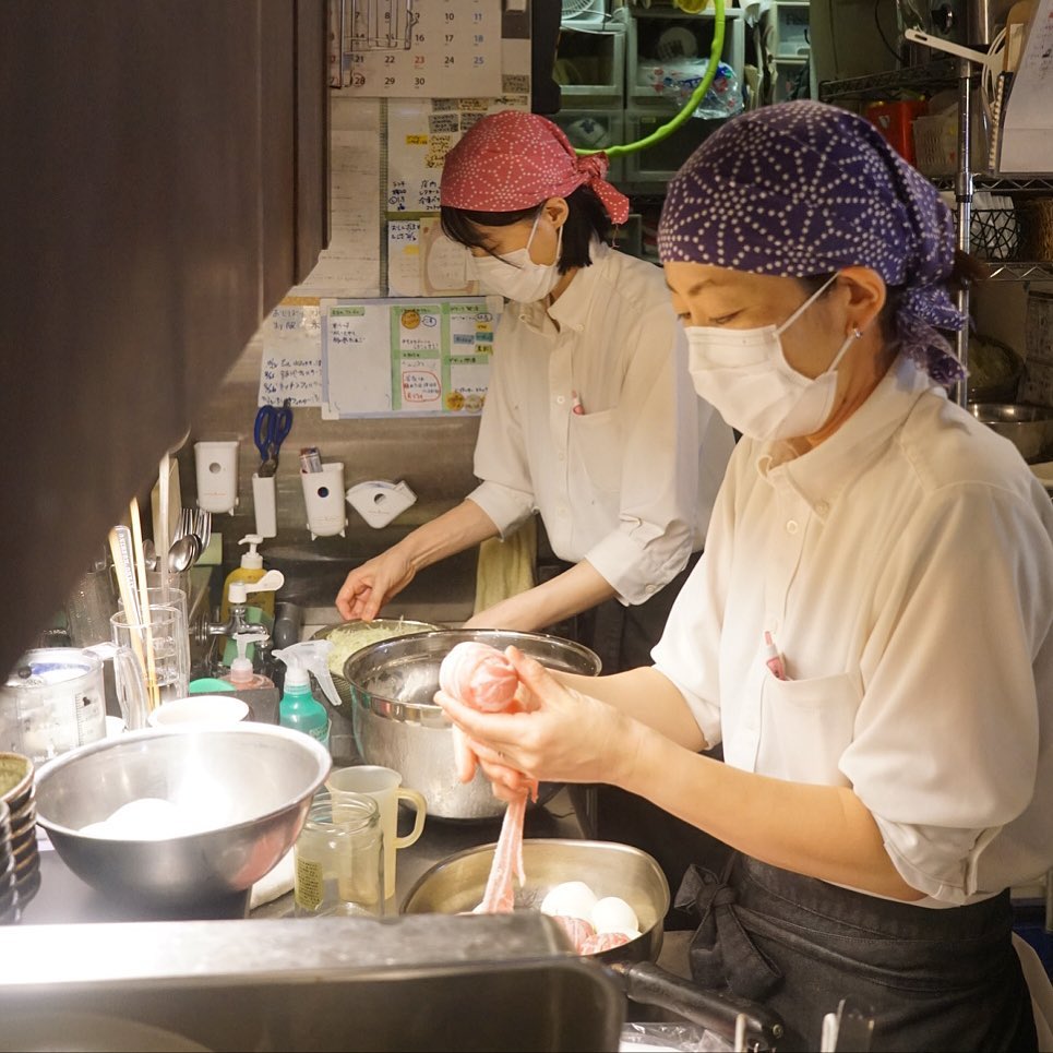 さてと日曜日…おかげさまでお昼はまずまず忙しかったね！ありがとね！と、午後は片付けとか仕込みとか着々と進行中！（お）