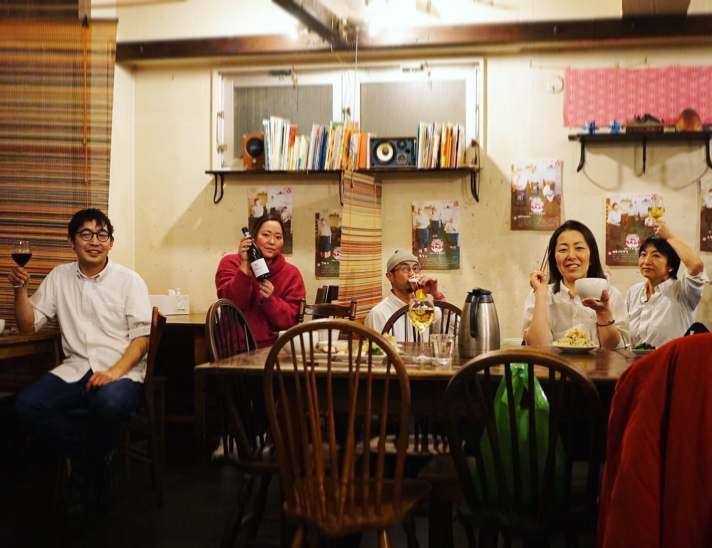 さてさて当店初の年内最終日のお持ち帰りのみ営業もあれこれありつつつつがなく終了で、あぁ、がんばったなこの12月に2021年とか思いつつ、ひとまずはちらりと乾杯で労をねぎらいましょうね！そうするね！（笑）（お）