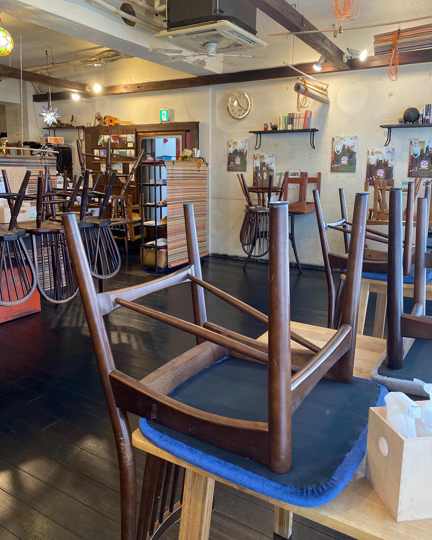 さてとからり冬晴れで師走週末土曜日お昼時…当店は貸し切りのご宴会が入っておりまして、店内ご飲食にお持ち帰りもお休みとなります。

夜の営業は通常通り17:30から、みなさんのご来店お待ちしております〜！（お）