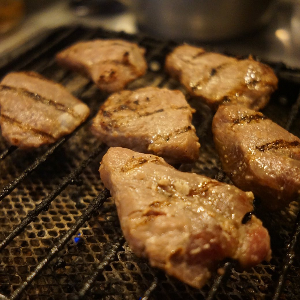 あぁ、サーロインお前さんはなんてことを！そんなところでやわらかくじゅうじゅうと焼けちまってもう…（笑）（お）