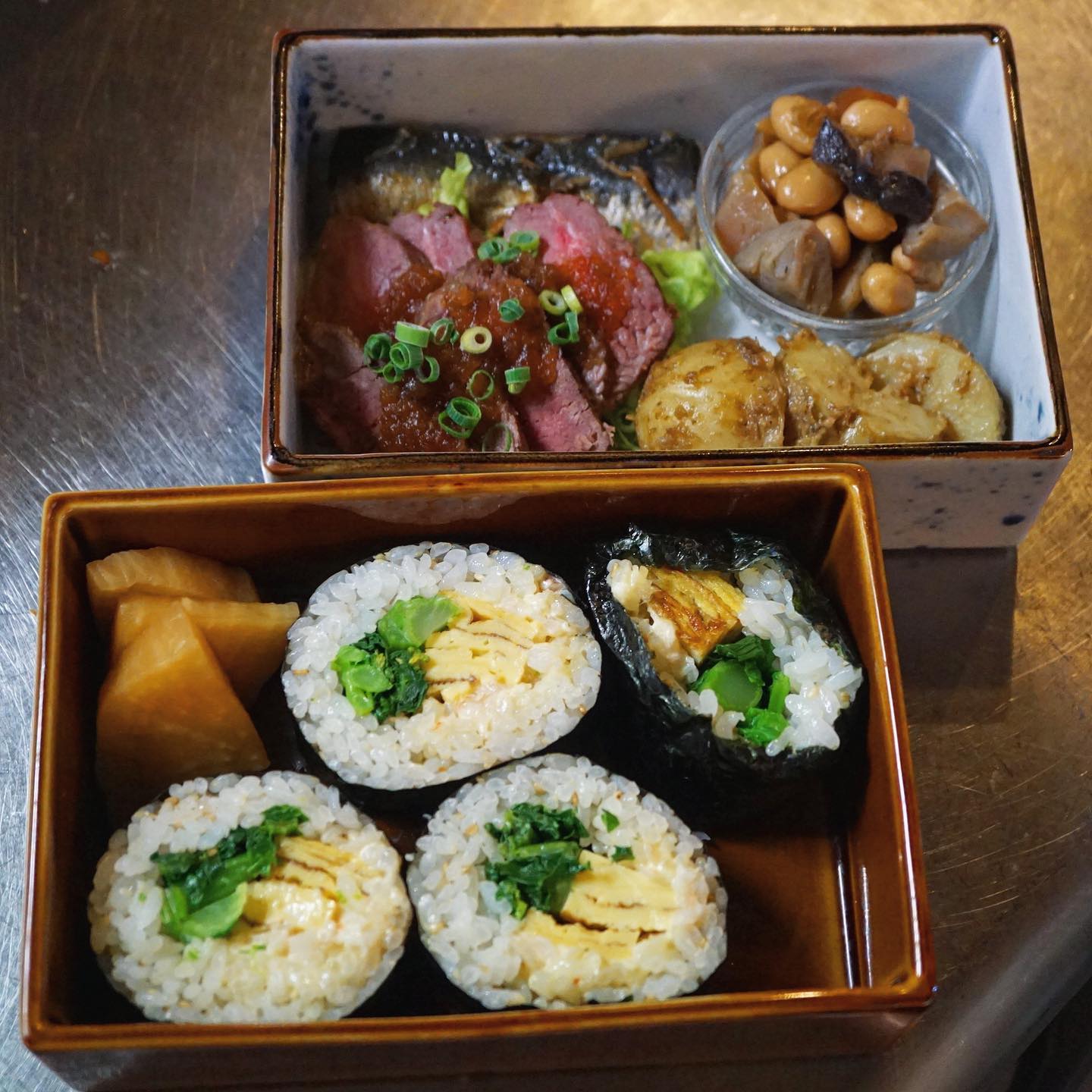 ご予約ありがとうございました♪本日、そして明日の本番節分と「恵方巻ちょこもり」おかげさまでなかなか多数のご予約いただきました。恵方巻きなんて興味ない！と言っていたお客様が、騙されたと思って注文してみて、大好きになっちゃう方続出です明日もがんばって巻きますよ！（麻）