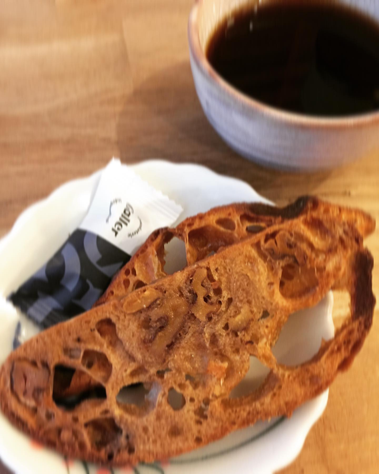 #リトスタおやつ通信
テンテコマイのランチの後に美味しく美味しくいただきました。ランチ後で細くなってた目に力が戻った気がします。
チョコとラスク、それぞれゆっくりいただきました、ごちそうさまです。
（うめ）