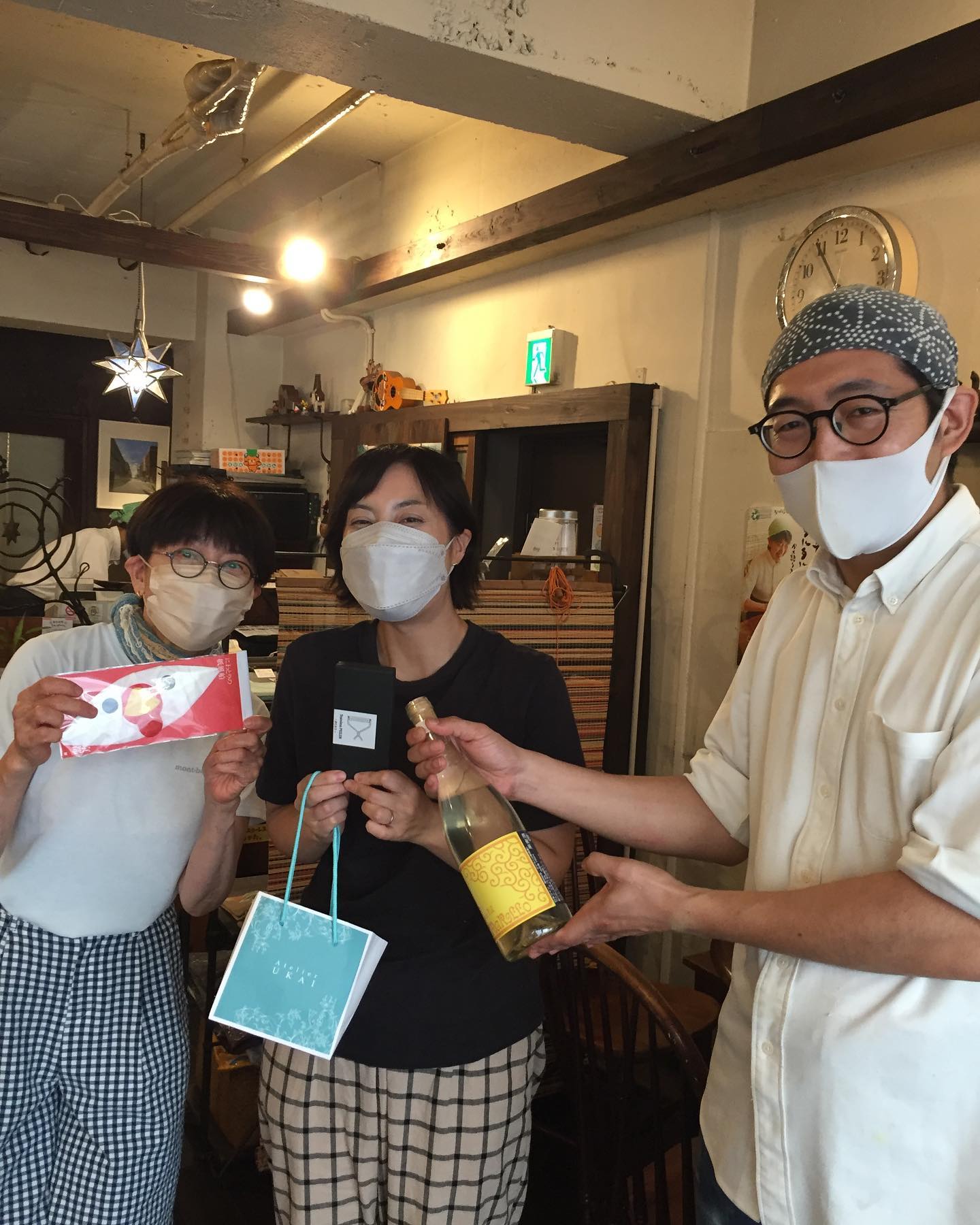 本日、キッチンスタッフくろこさんの誕生日です。しっちゃかめっちゃかなランチ中でも焦らずどっしり構えるクロコさん。しっかりした仕事ぶり、私が年上だけど姉さんと思ってます。クロコさん、実りある1年を。おめでとう。（うめ）