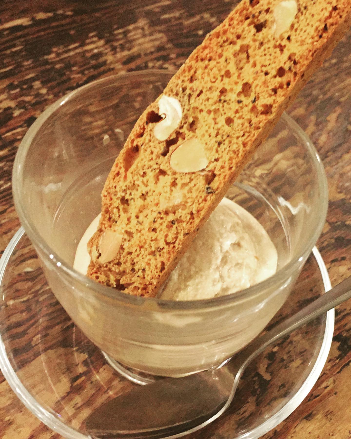 チャイのアイスクリーム、絶妙な甘さとスパイスの香り、そしてコーヒービスコッティと合うんですね。
ありがとうございました。。