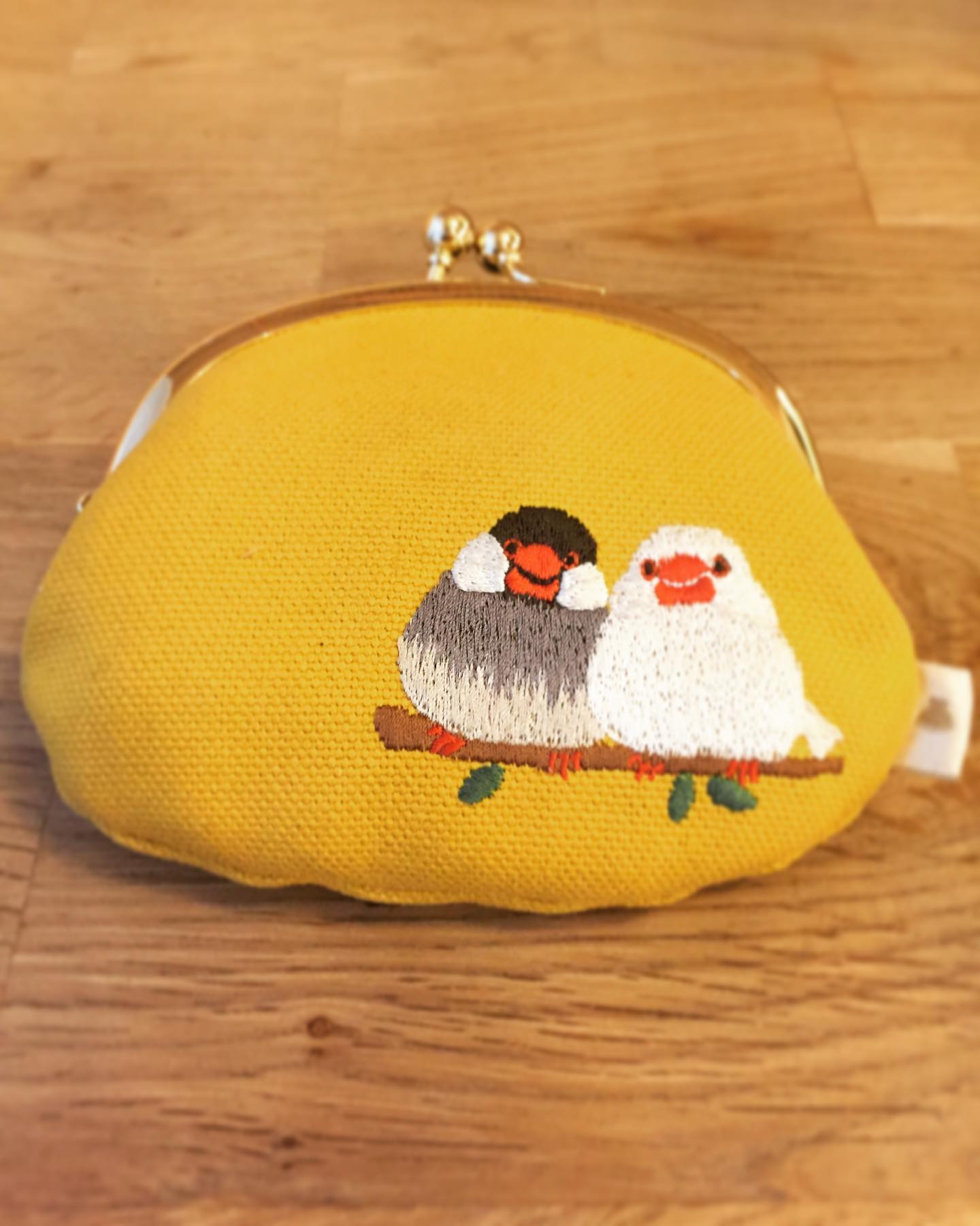 【お忘れ物です】
カウンター1番奥のお席、荷物入れの木の箱に入っていました。お財布ではないようですが、かわいらしいのでお探しではないでしょうか。心当たりありましたらご連絡お待ちしてます。（うめ）