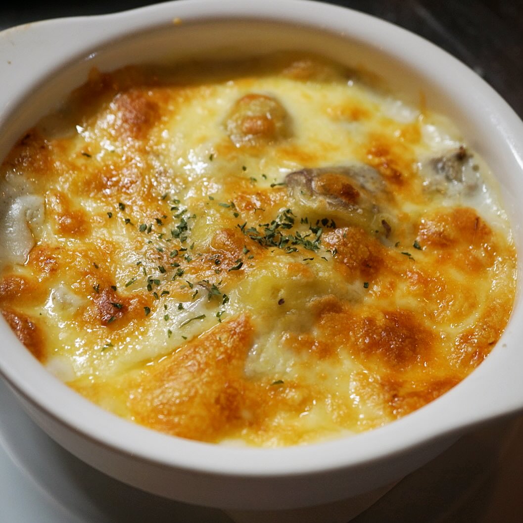 もう昨夜はジャンジャンバリバリ出まくり御礼は、そりゃそうだよね、秋の味覚は栗だもの！そうでなくともグラタンだもの！「栗ときのこ、チキンのグラタン」間違いないっ！あっつあつをヤケドしてでもたべたいワタクシです、ハイ（笑）（お）