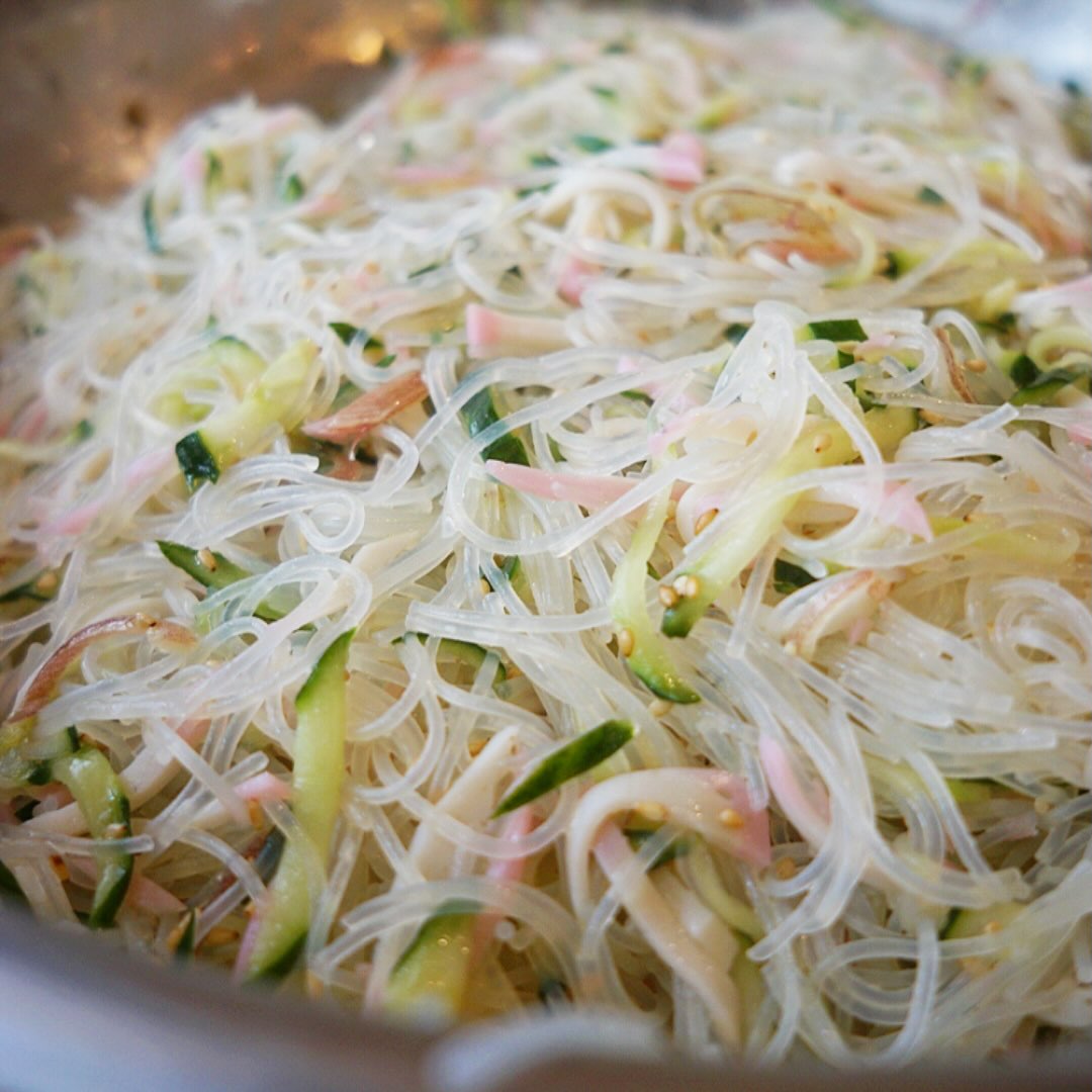 あぁ、これがちいさな一品ではあるけれど、待ってました！はこの季節！春雨サラダの夏がはじまるぞー！みんな集まれー！（笑…ナンノコッチャ）（お）