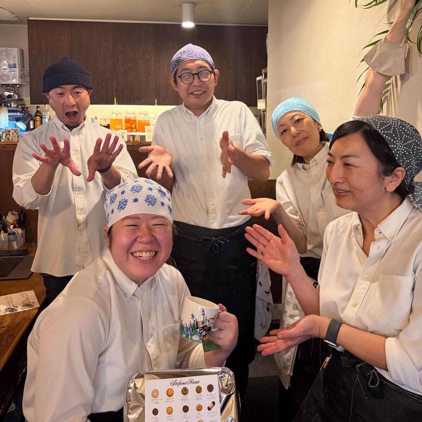 大学生スタッフ、みぃちゃんの誕生日です！なんと19歳！！はじける笑顔ですね。みぃちゃんはご家族でリトスタのお客様だったんですが、大学進学を機にスタッフになってくれました。一生懸命丁寧に丁寧にご飯釜を洗う姿が清々しいなぁっていつも思います。みぃちゃん、これからもよろしく。誕生日おめでとう。（ウメ）