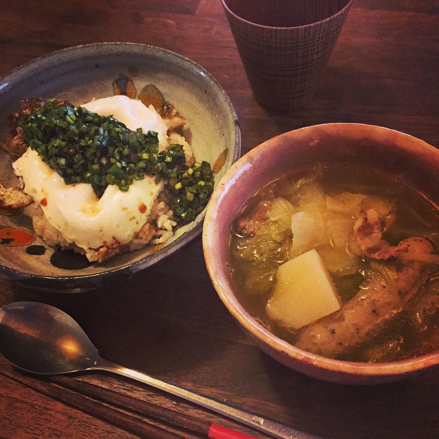 ポトフと、目玉焼きニラ醤油。