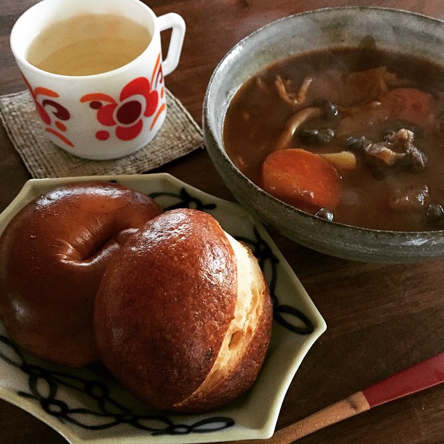 チカぱんとビーフシチューの朝ごはん。ぜいたく。