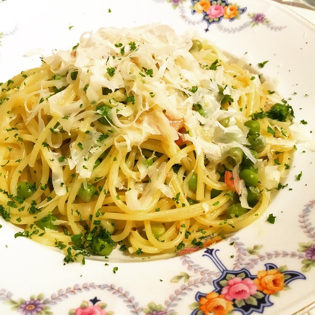 グリンピースとロースハムのスパゲッティ。旨し！もう三鷹近辺では、パスタはここで食べると決定。