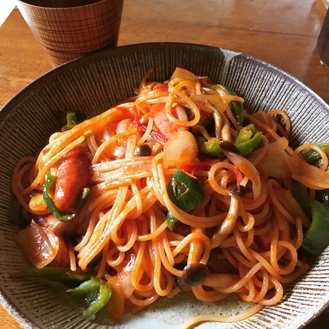 ツレアイが『ナポリタンが食べたいよう」というので、きまぐれナポリタン。野菜いっぱい。