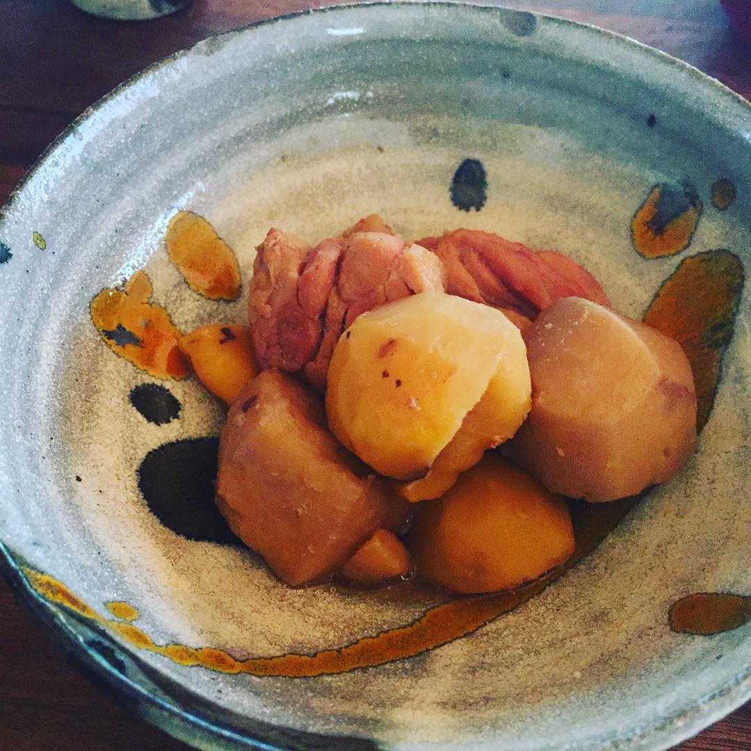 朝ごはんは、お店の残り物シリーズ、栗と里芋の炒め煮。秋ですよー。