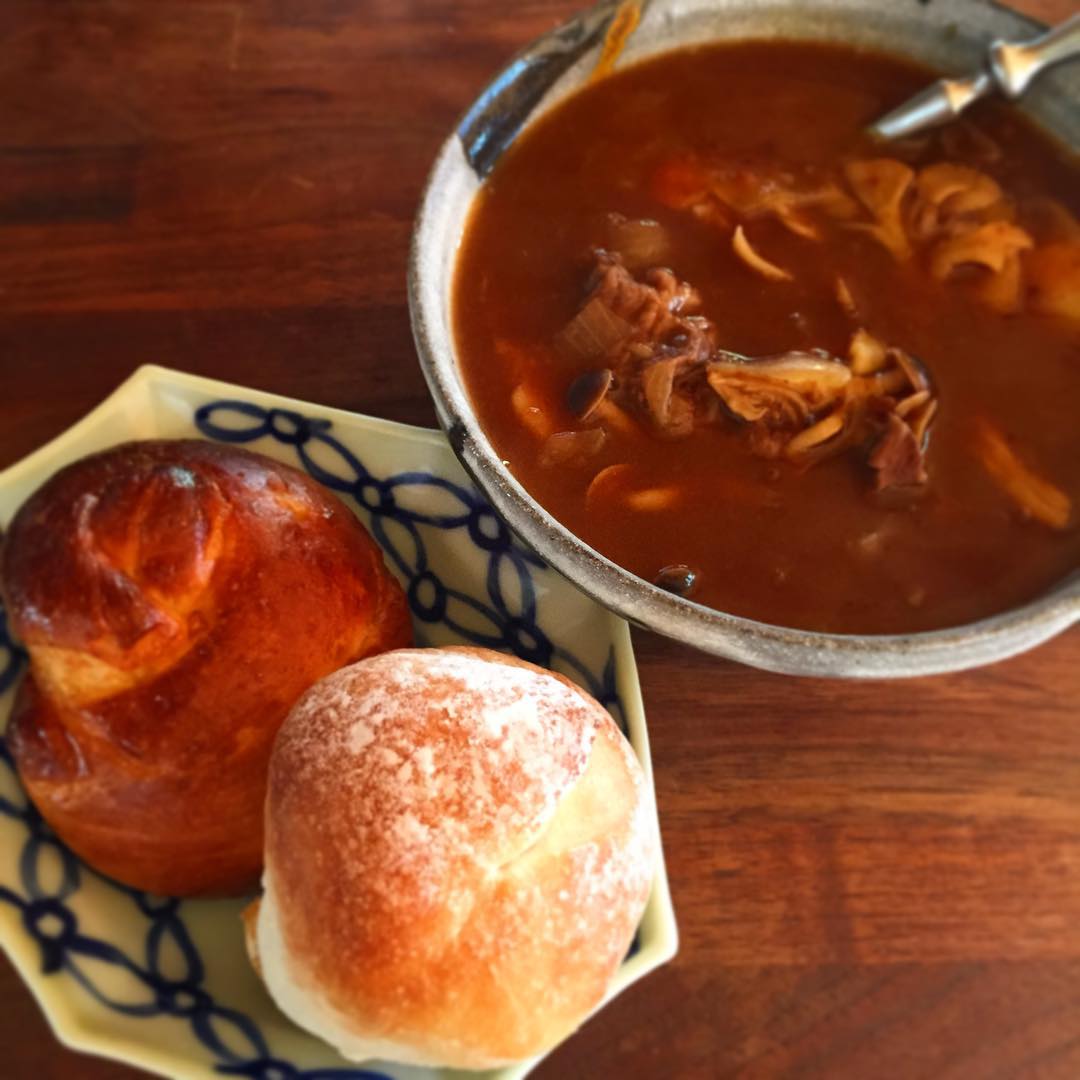 朝からビーフシチュー。チカぱんとともに食べるヨロコビ！