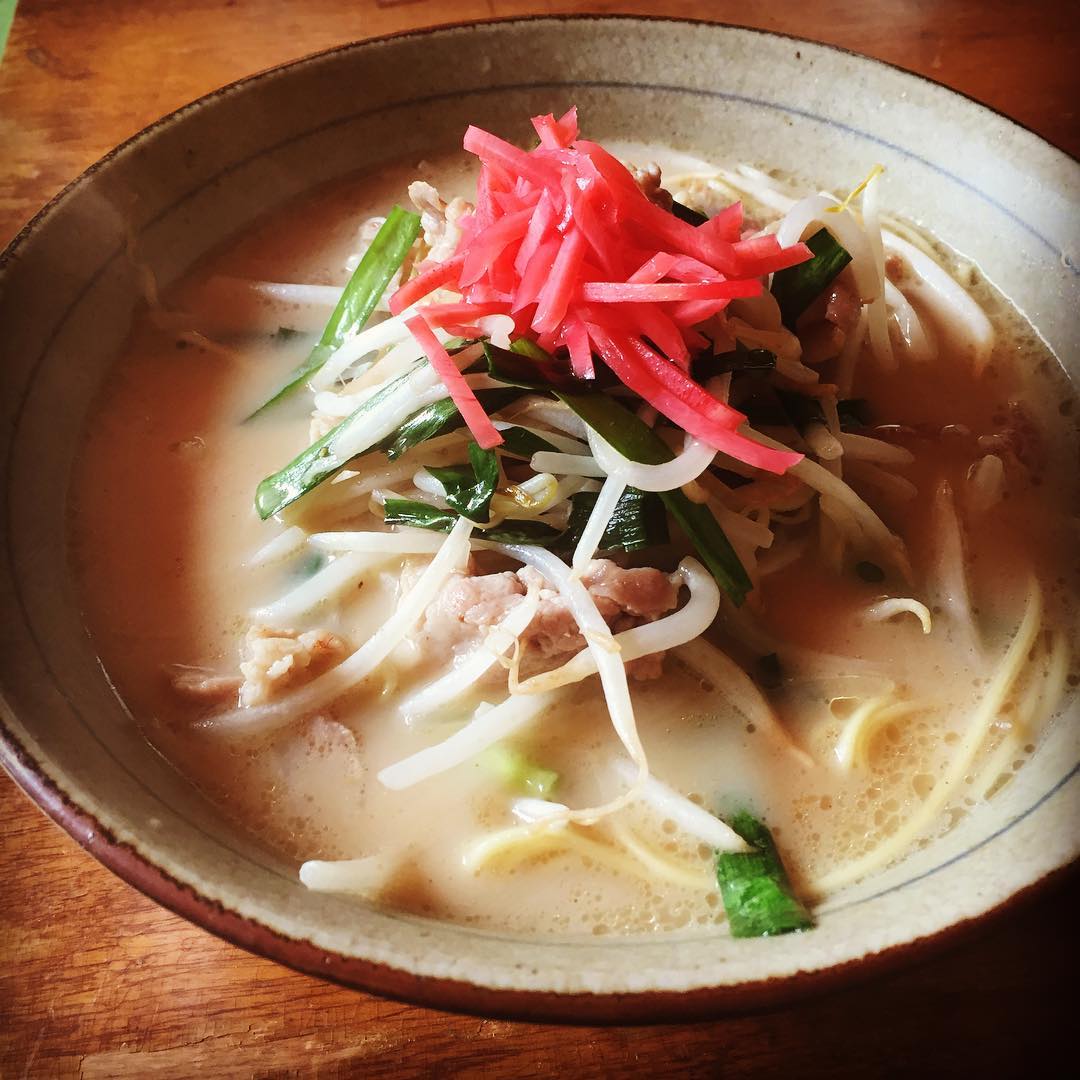 熊本のおばちゃんが送ってきてくれた九州ラーメン、ロン龍！侮れない美味しさです。