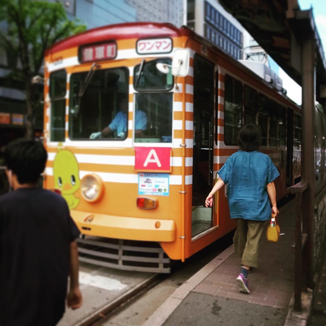 荷物も置いたし、市電でまずは水前寺公園！ひと頃の暑さも影を潜めて、なかなか気持ちのいい夏の終わりの陽気であります（お）