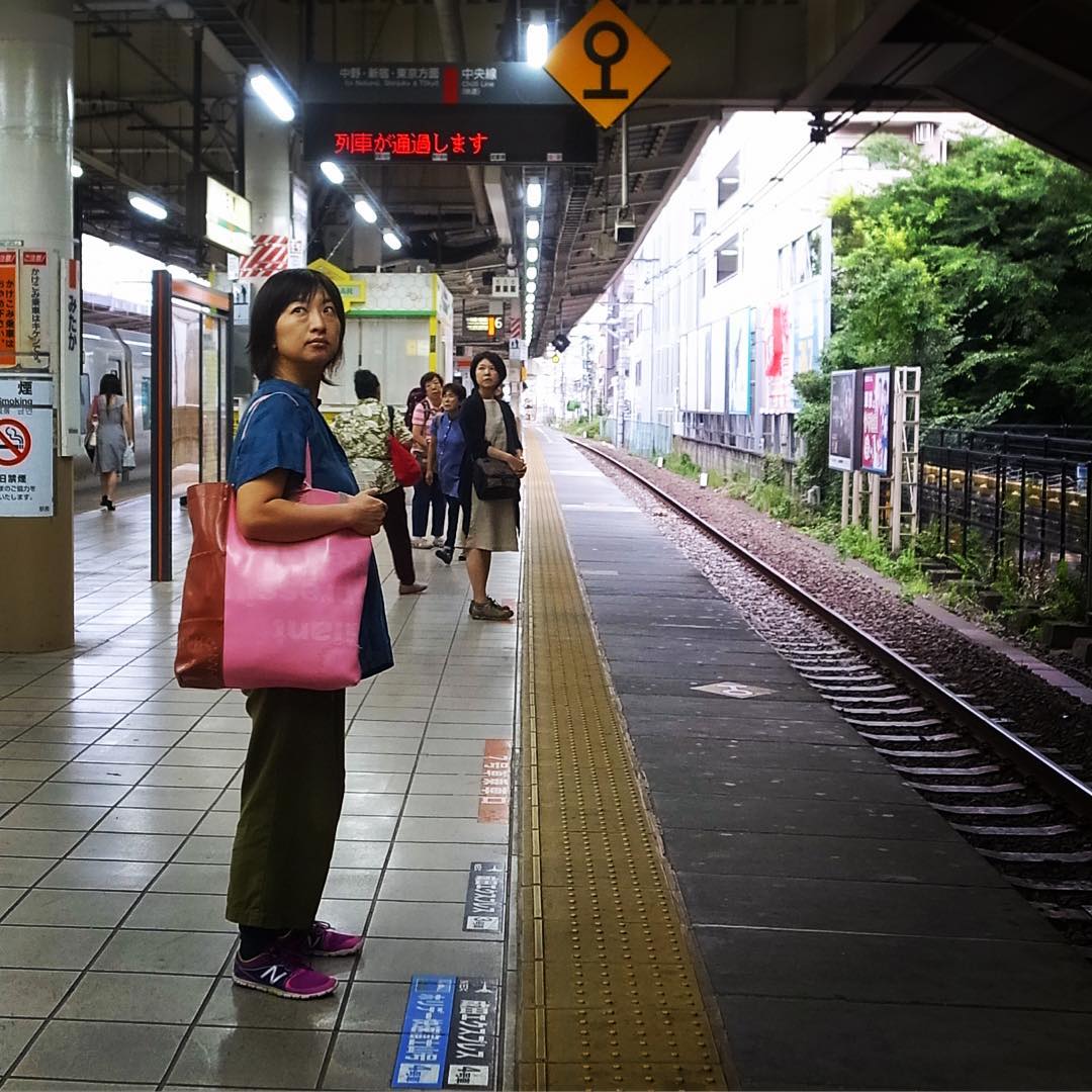 バスで三鷹駅、今回行きは新幹線であります、座って行きます（笑）（お）