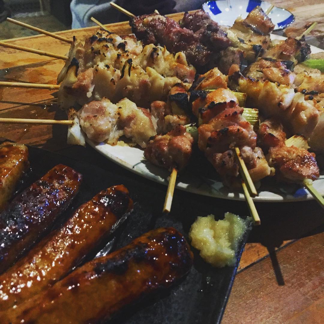 今日のメインイベント！
南平は焼き鳥よっちゃん！
元スタッフ・クロコと
ベテランスタッフぬまっちと
飲み会！