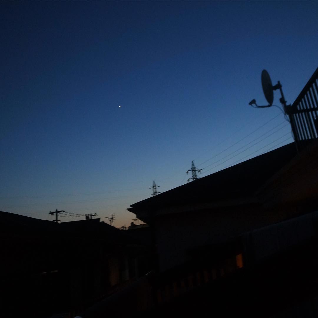 7月最初はすっかり夏の定休日、布団を一切合切干してからいつものようにプールでしっかり泳いで、家中の扇風機の羽と網を洗って、ガットギターの弦を張り替えて…ひとまず寝てからベルギー戦、おやすみなさい（笑）。