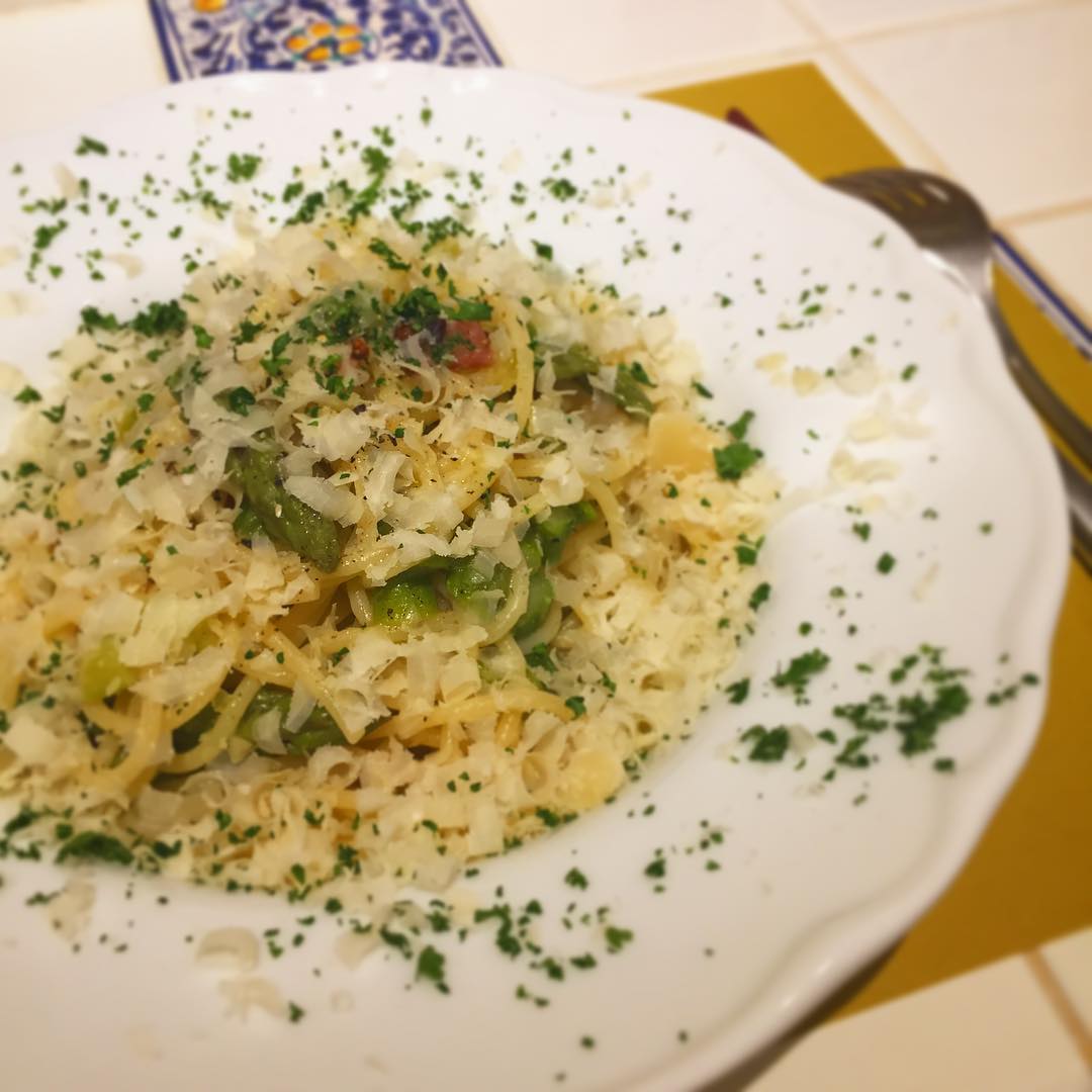 この連休は美味しいものしか食べなかったぞ！シメのシミシエッダ。昨日の昼は自分でグラタン作って、夜は分とく山で贅沢な時間を過ごして、昼はプールの後新川のインドカレー屋さんスリーガネーシャでランチ。休日出勤でお店の冷蔵庫を片付けて夜はシミシエッダ。完璧や！