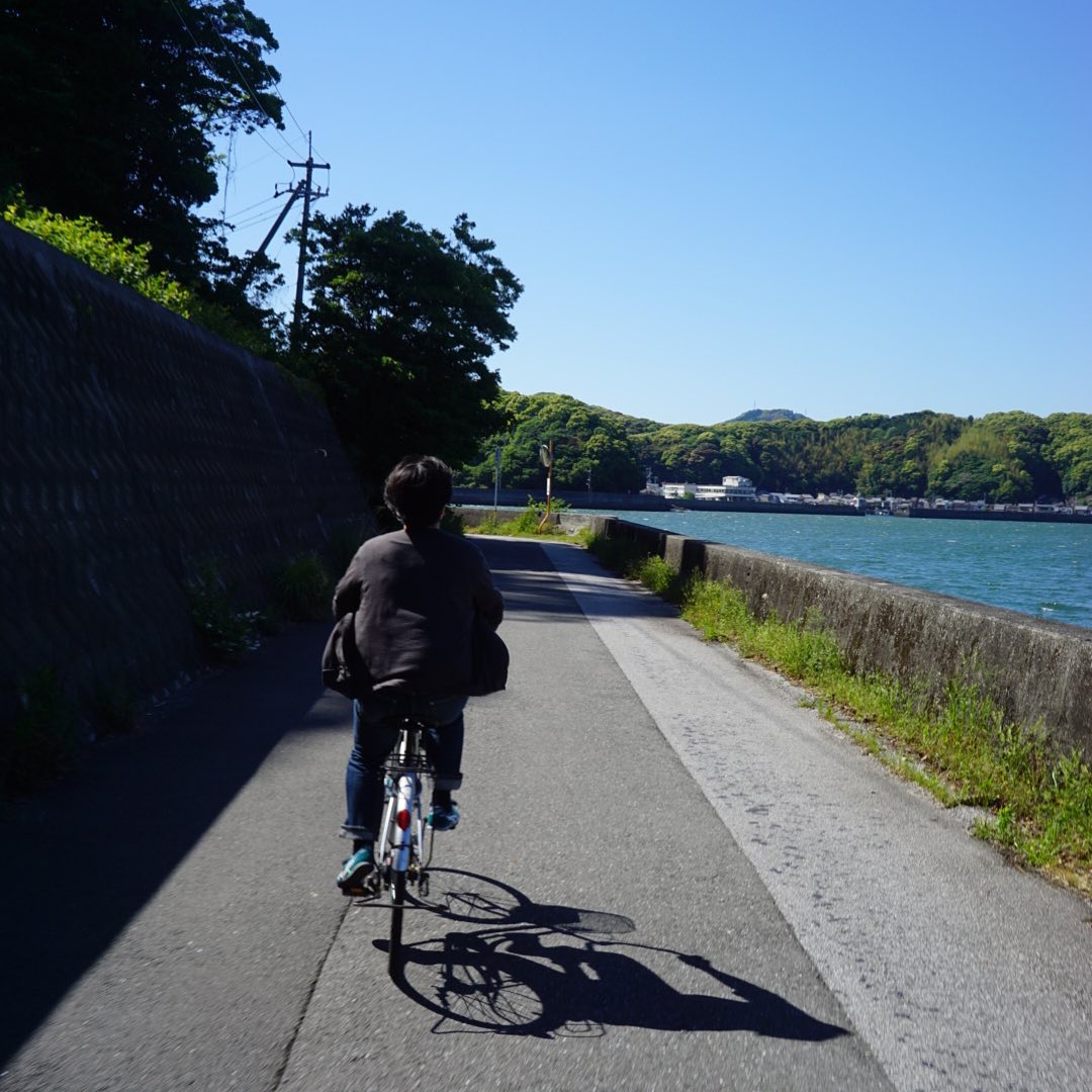 桂浜を後にして昔ながらの海沿いの道を走り…（お）