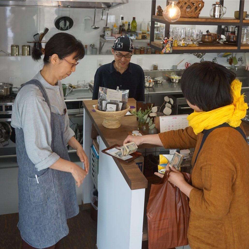 今回もビールにつまみ（小松菜のサブジうまし！）にカレーに水出しアイスコーヒーと、しっかり堪能大満足！ゴチです！（お）