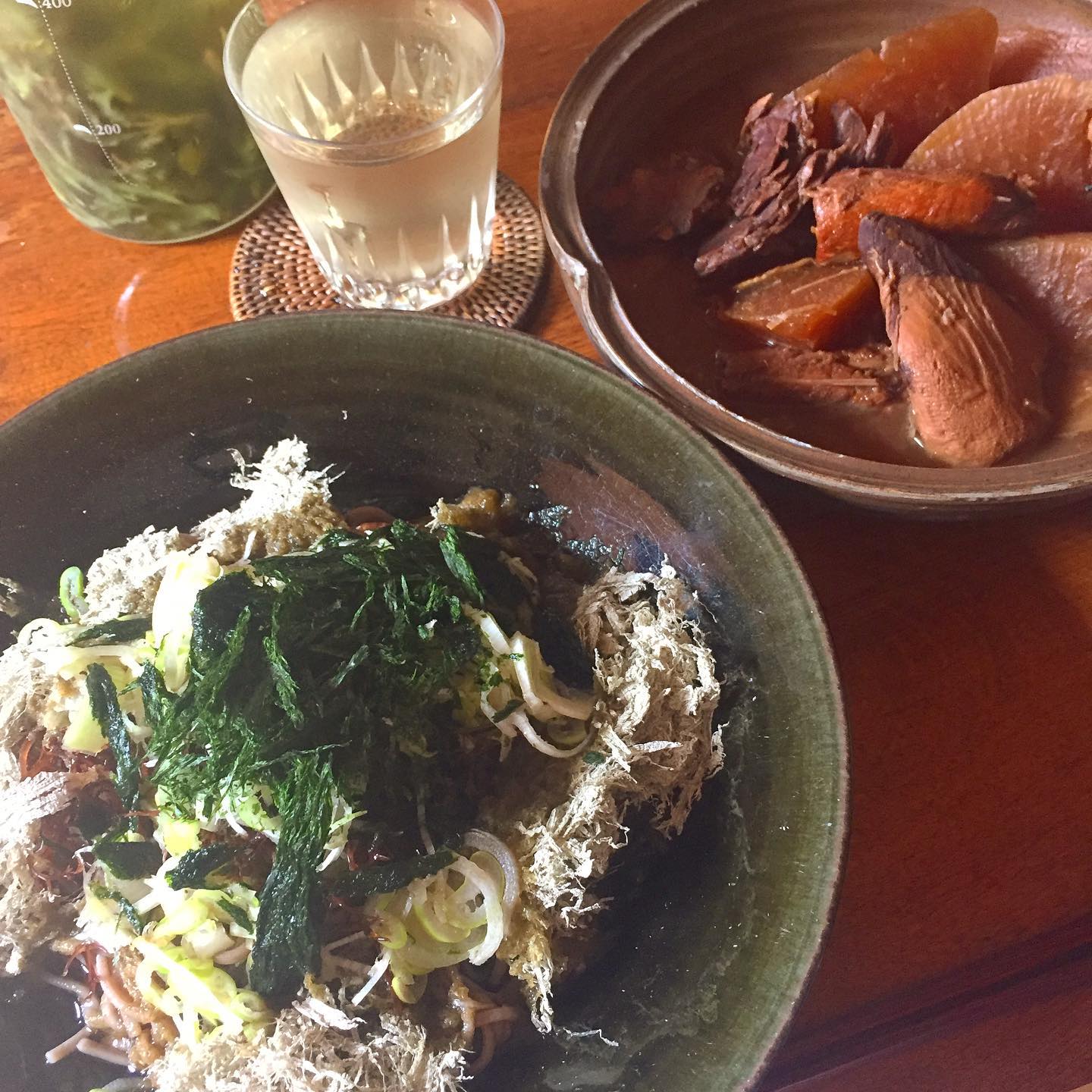 乾麺の十割蕎麦が美味しいー。
またまた乾燥海藻が大活躍。ふのり、あおさ、とろろ昆布。今回はネギもたっぷり、お店の残り物のブリ大根。
お家の大掃除をさらにやって、夜はご馳走を食べに行くのだーー！！