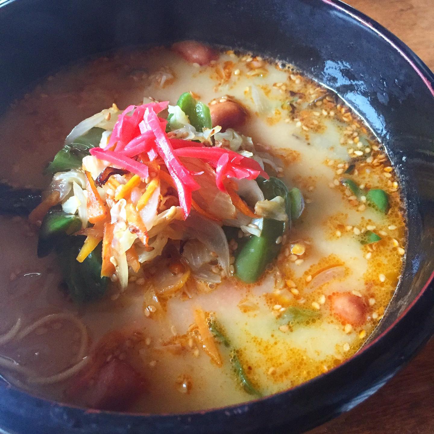 ロンリュウラーメンで、はじめる連休。事務仕事たくさんの連休だけど、ぼちぼちいきましょ！（麻）