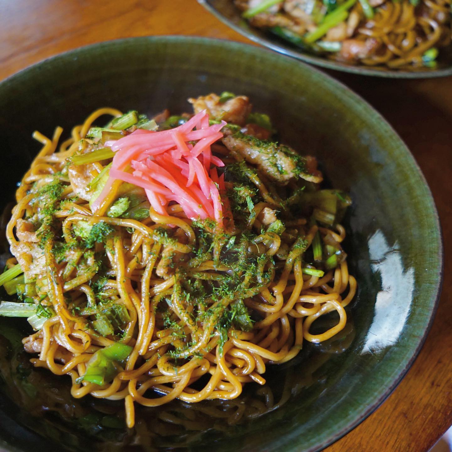 ともぞう本舗の広報部長さんに差し入れいただいた、丸八製麺所さんの焼きそばでお昼ごはん。食べ応えがあって美味しい