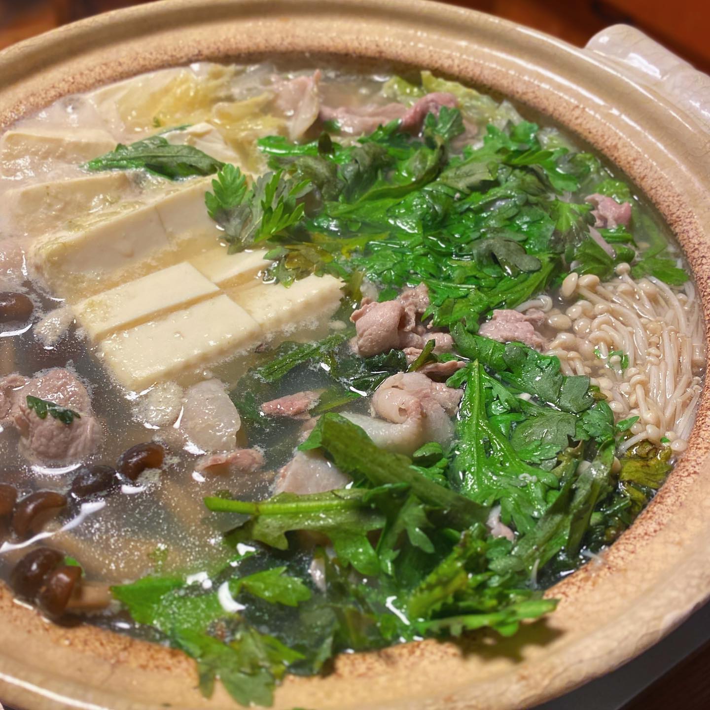 疲れたら鍋！豚しゃぶ鍋で、ぽん酢かごま油と塩で食べる。